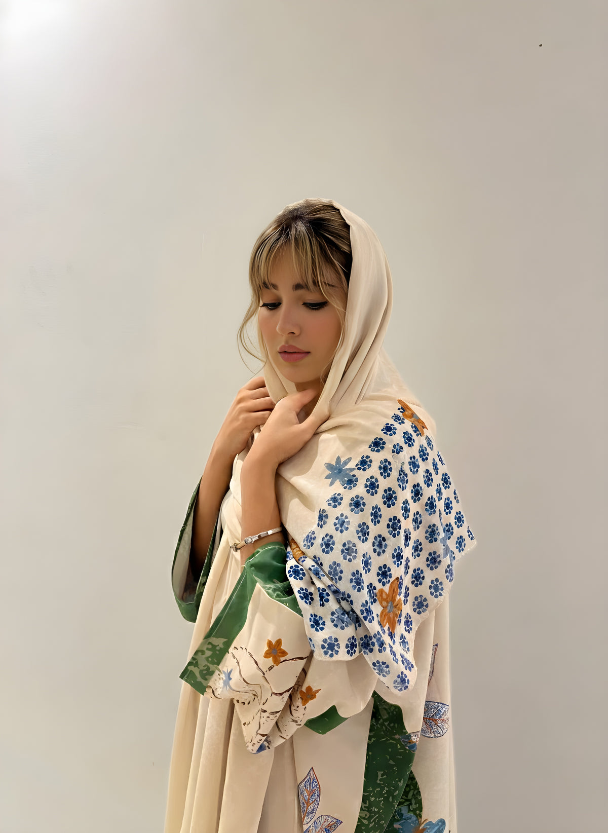 Corniche in Beige with the matching scarf over the hair