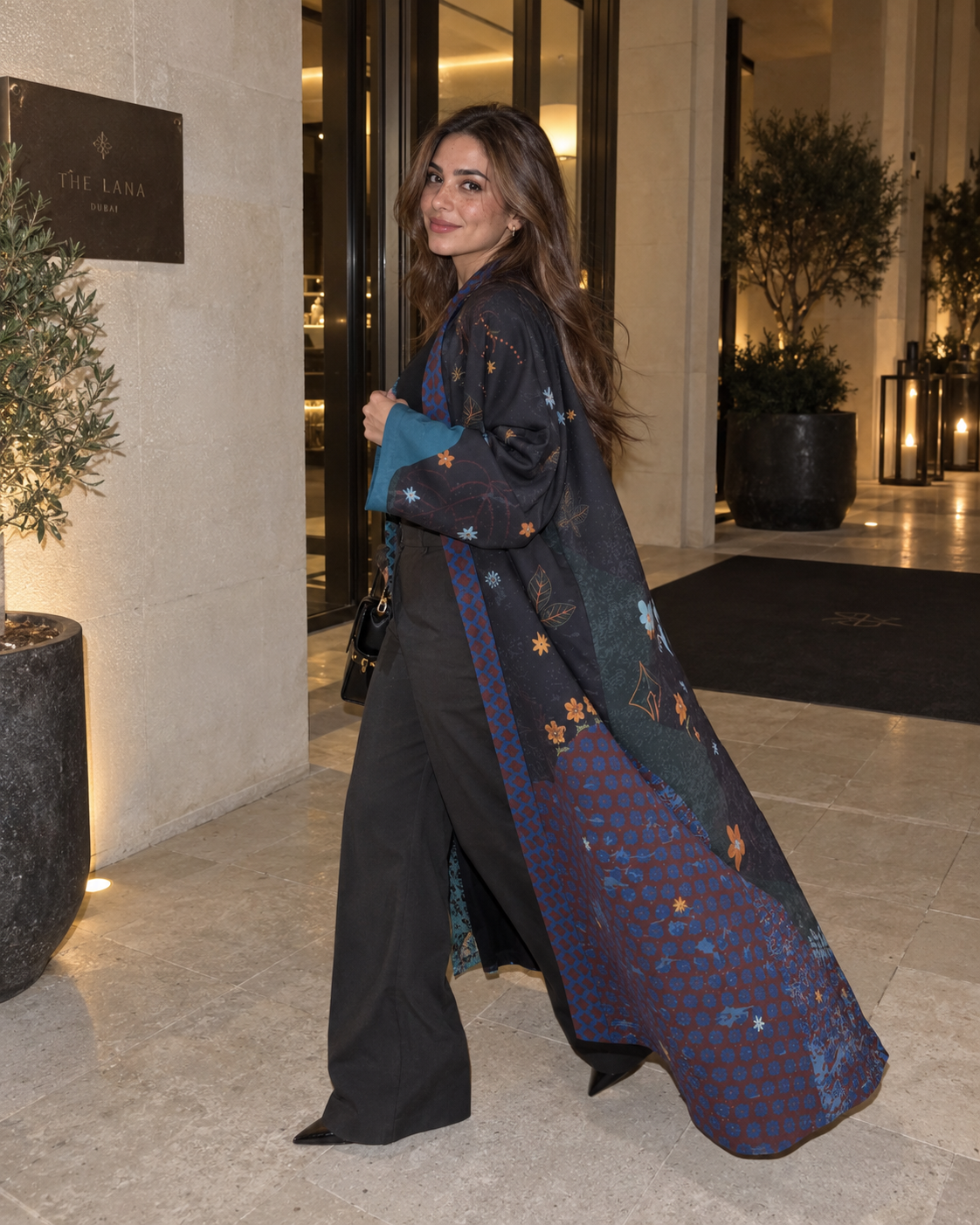 Corniche in Black, walking out at night