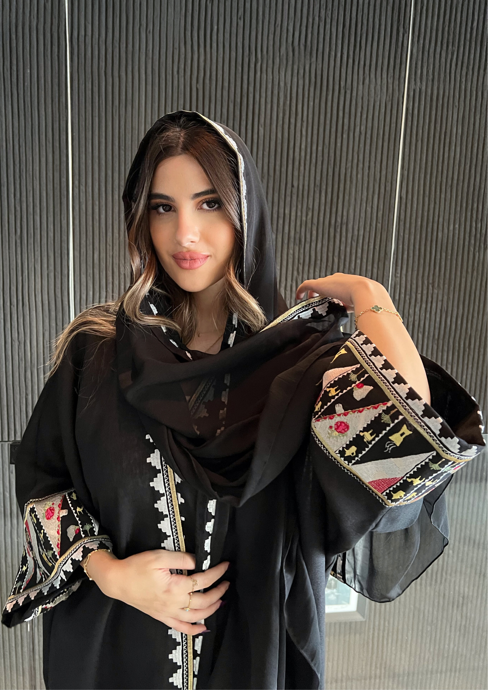 Bint Al-Arab - Saudi National Abaya Set - Online Shopping - The Untitled Project