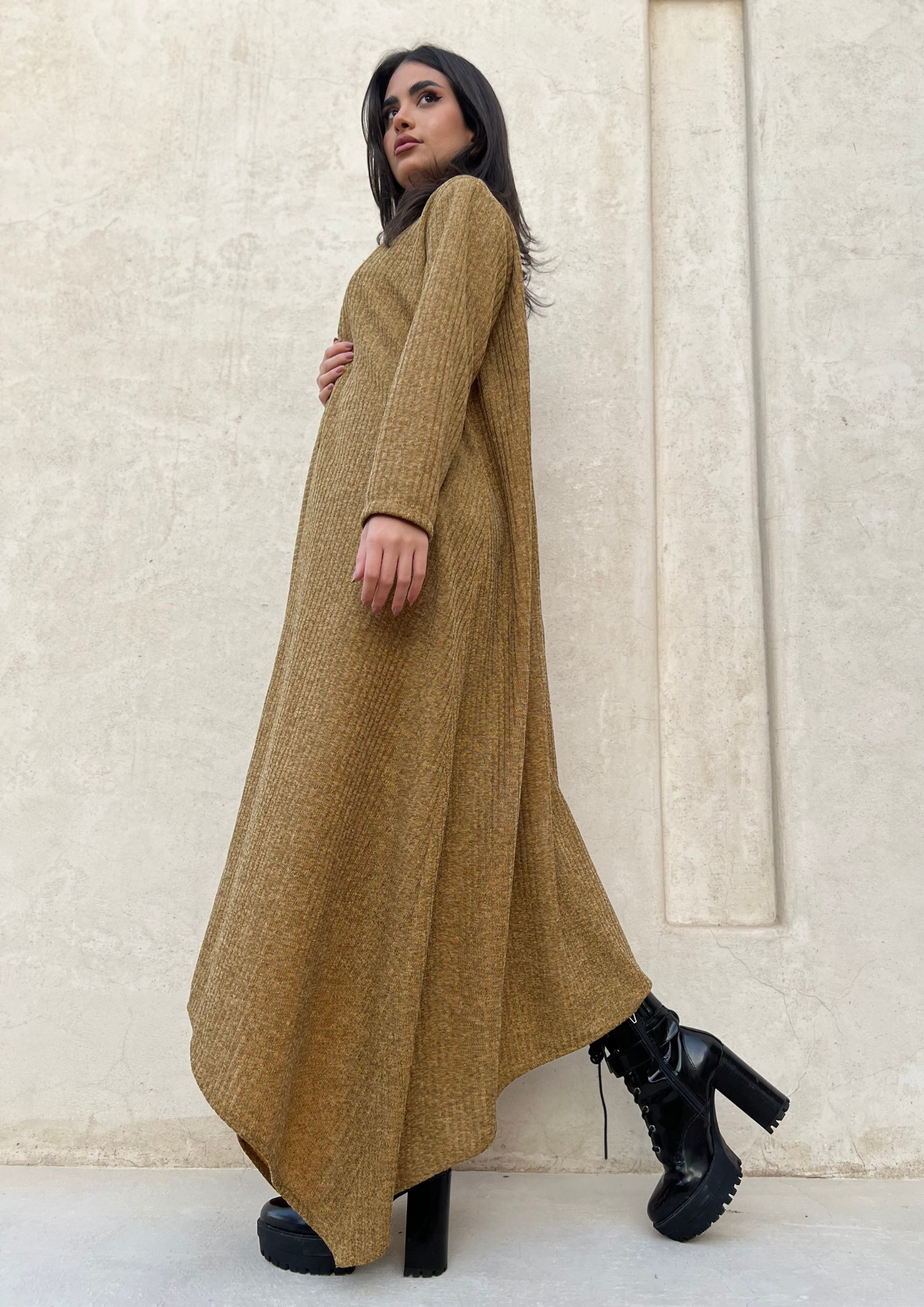 The Retro Abaya - Soft yet bold - The Untitled Project